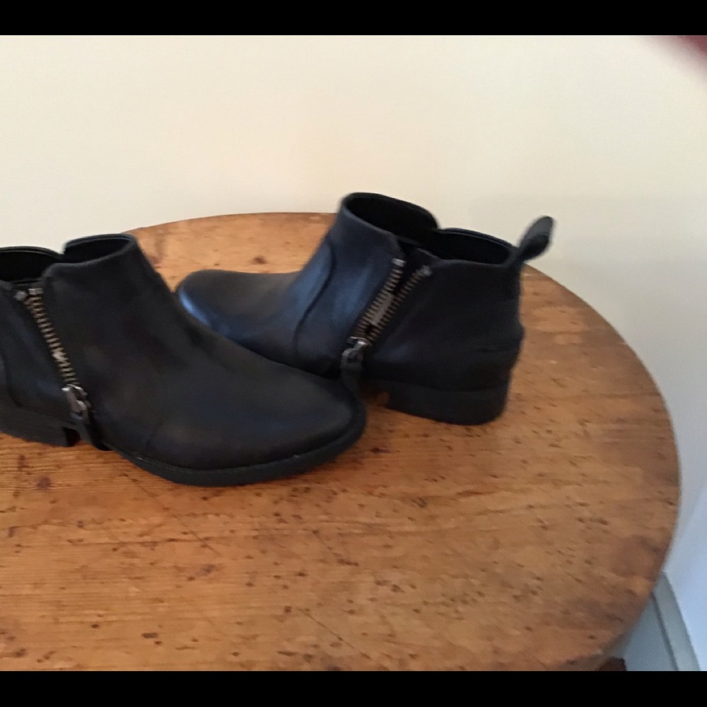 UGG BLACK LEATHER AUREO BOOTS SZ 6
